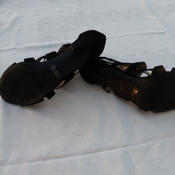 GUESS Black Suede Strappy 4" Heels with Back Zip size 8 - Picture 8 of 10